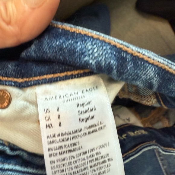 American Eagle mom jeans dark wash size 0 - Picture 7 of 9